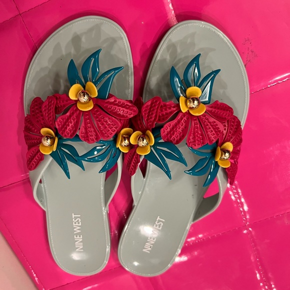 Nine West Womens Macinee Floral Thong Flat Sandals 7,5 - Picture 3 of 3